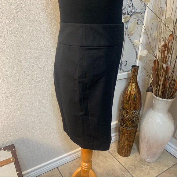 Banana Republic basic gray skirt , like new - Picture 4 of 13